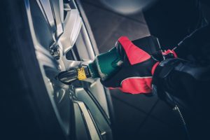 Taking Tire off Car Temple Hills, MD