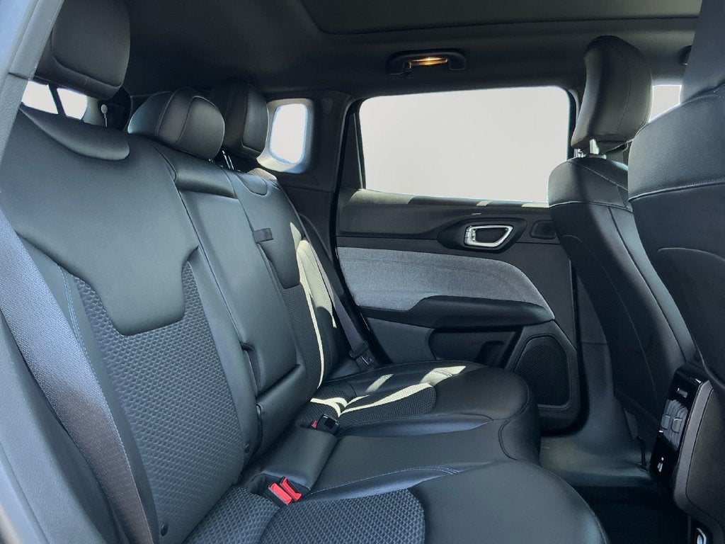 2025 Jeep Compass Latitude Dual–Pane Panoramic