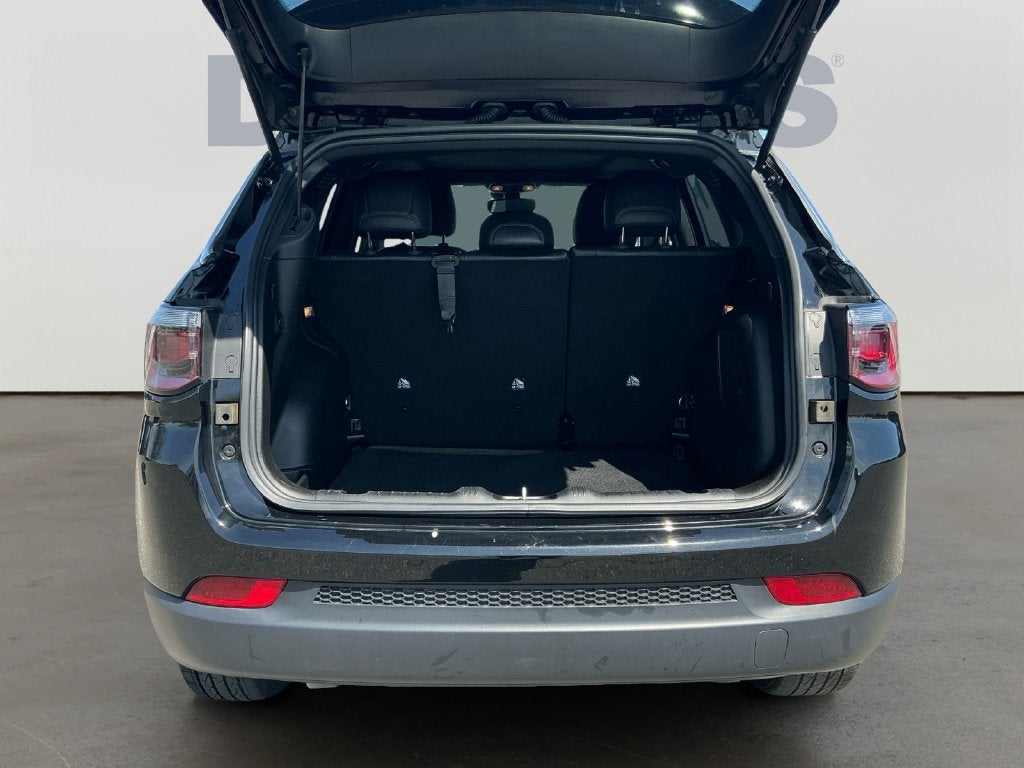 2025 Jeep Compass Latitude Dual–Pane Panoramic