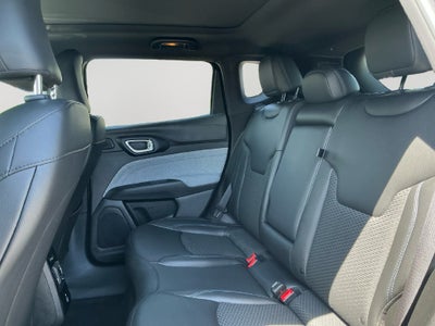 2025 Jeep Compass Latitude Dual–Pane Panoramic