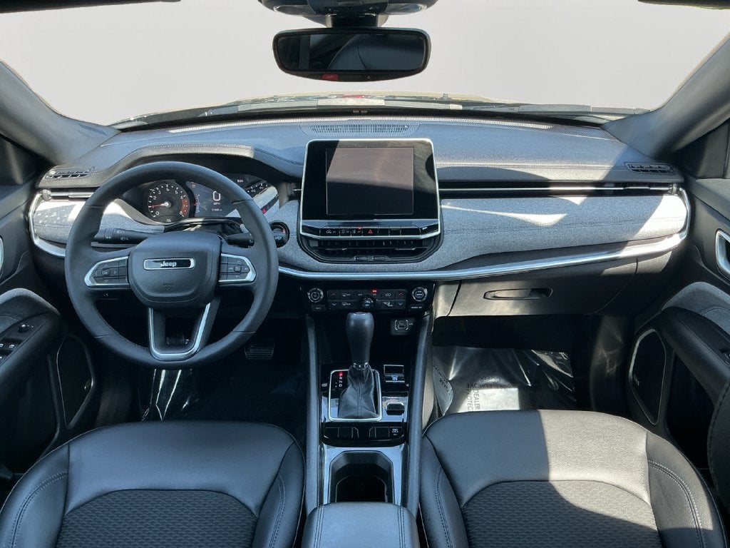 2025 Jeep Compass Latitude Dual–Pane Panoramic