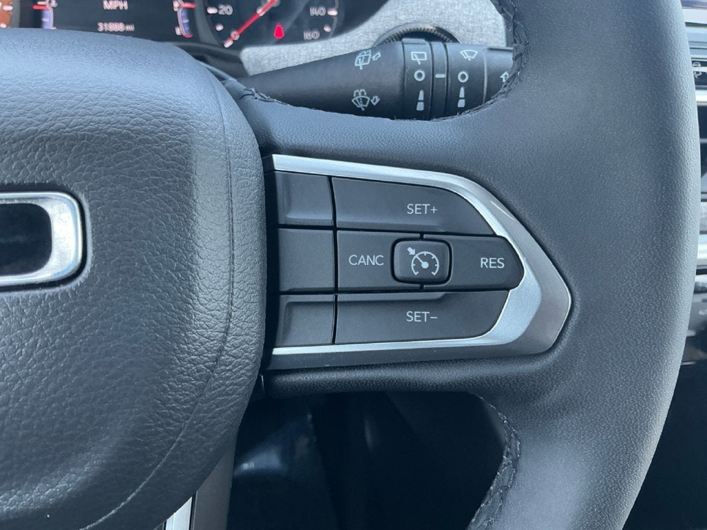 2025 Jeep Compass Latitude Dual–Pane Panoramic
