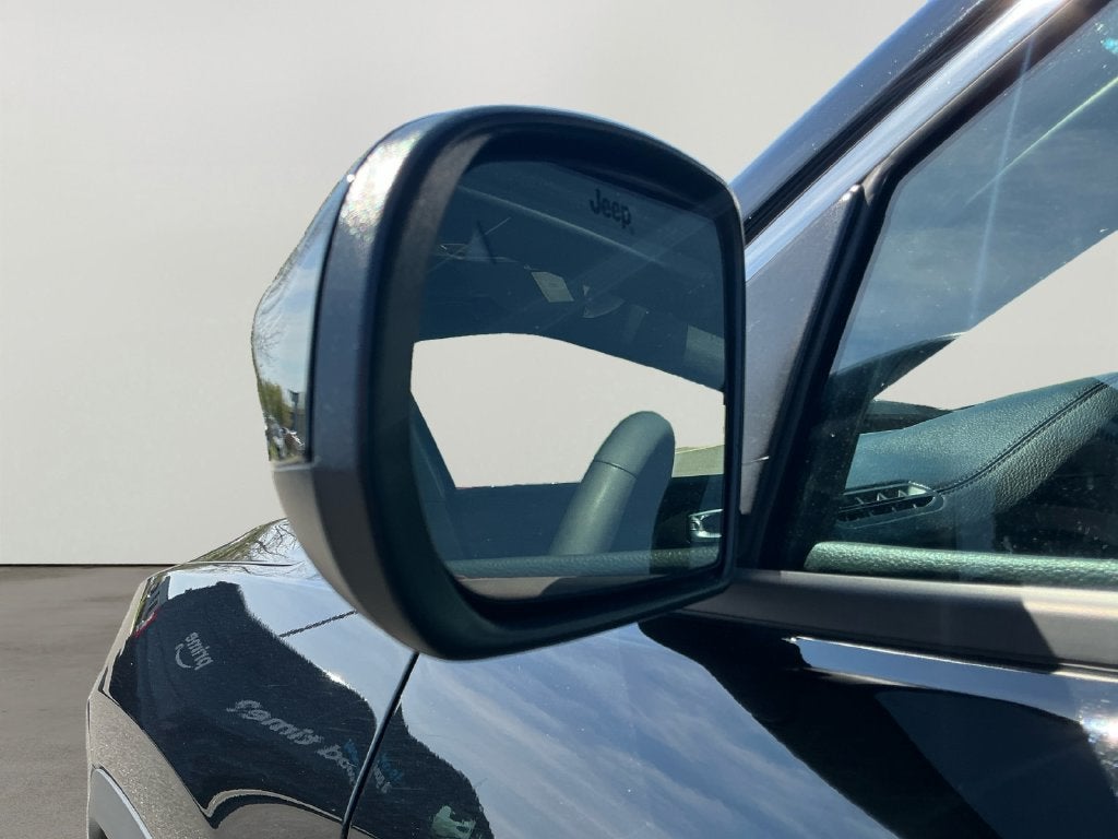 2025 Jeep Compass Latitude Dual–Pane Panoramic