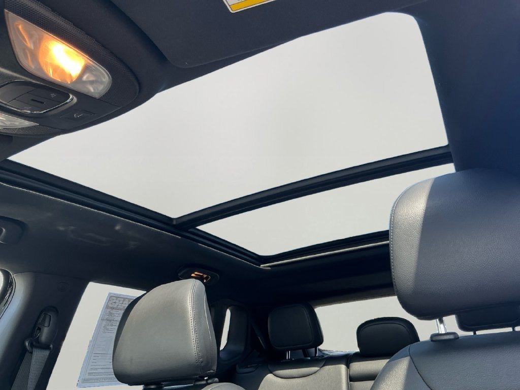 2025 Jeep Compass Latitude Dual–Pane Panoramic