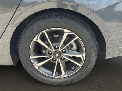 2024 Kia Forte LXS Technology Package
