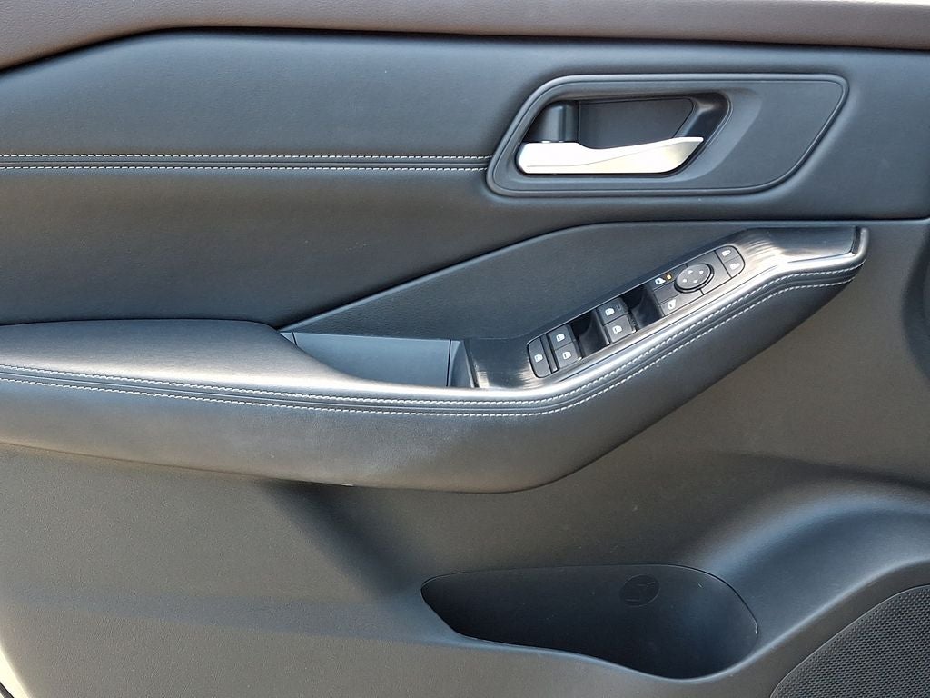 2023 Nissan Rogue SV Panoramic Moonroof