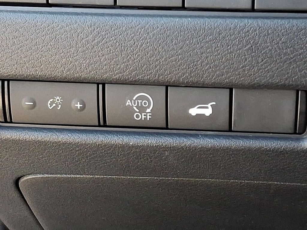 2023 Nissan Rogue SV Panoramic Moonroof