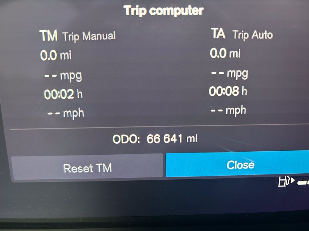 2024 Volvo S60 B5 Core Dark Theme