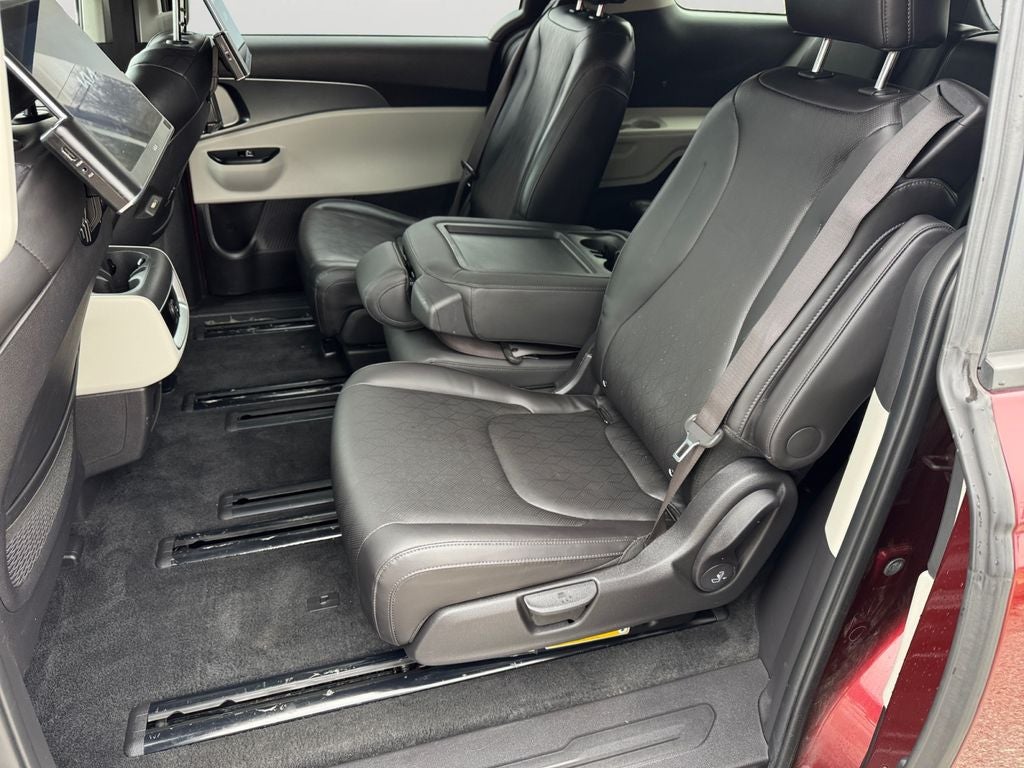 2023 Kia Carnival LX