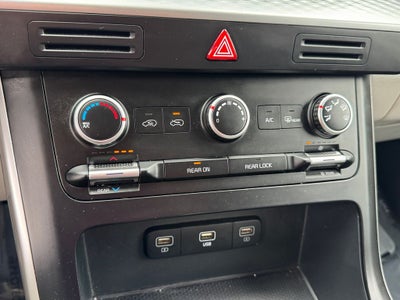 2023 Kia Carnival LX