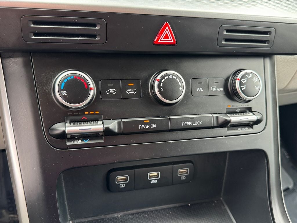 2023 Kia Carnival LX