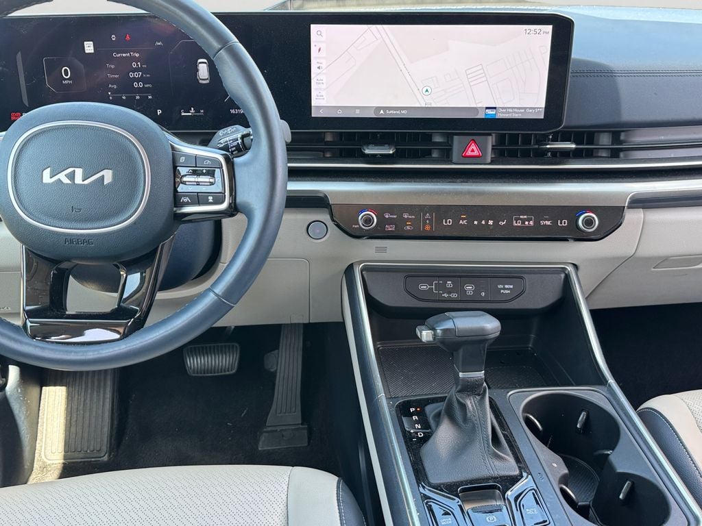 2025 Kia Carnival SX Prestige Rear Screen
