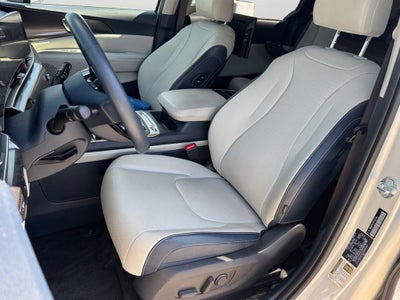 2025 Kia Carnival SX Prestige Rear Screen