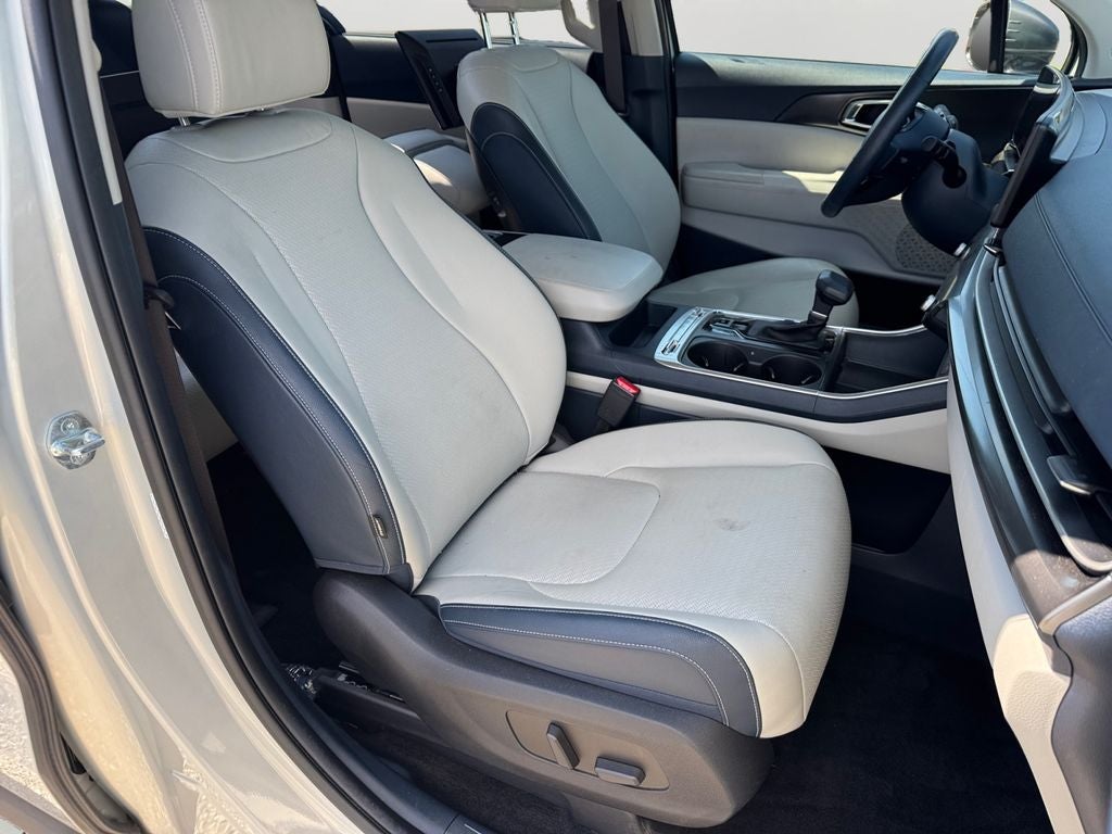 2025 Kia Carnival SX Prestige Rear Screen